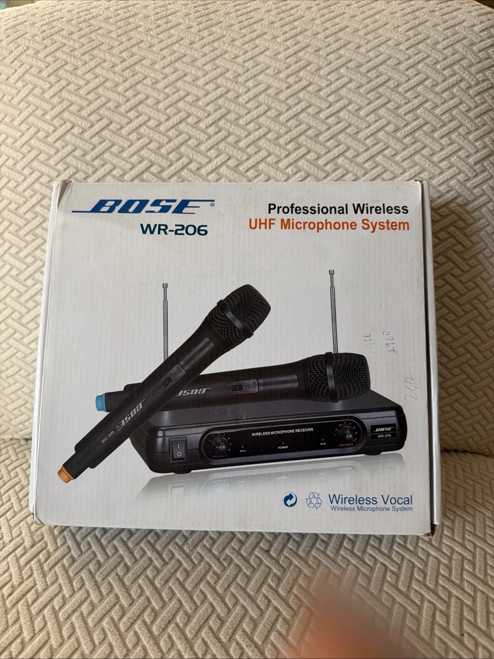 Bose WR-206 Wireless Microphone System in Black with Blue and Orange Accents